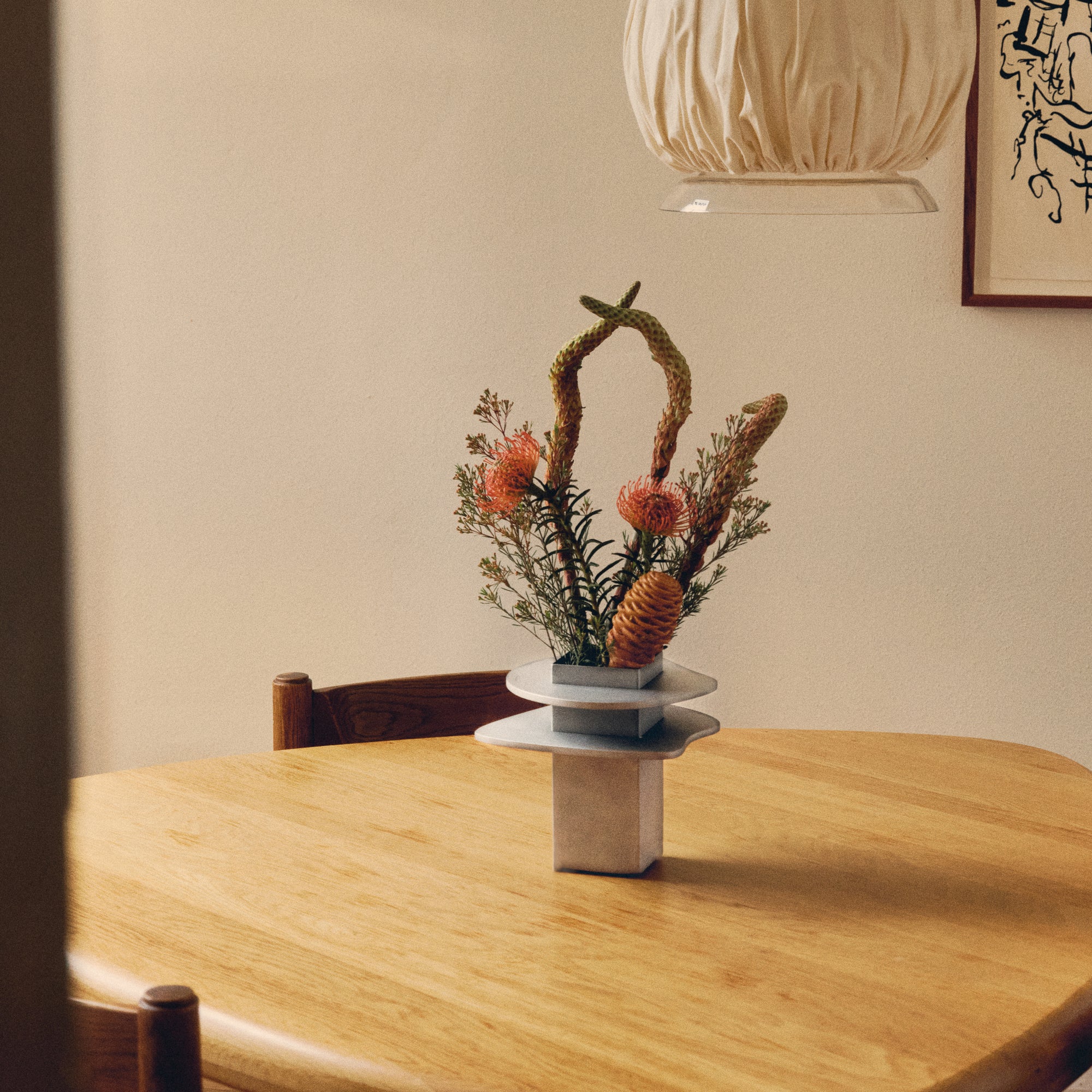 PARCTA Flange Vase in ceramic with a textured, modern design, featuring a wide opening and smooth finish.